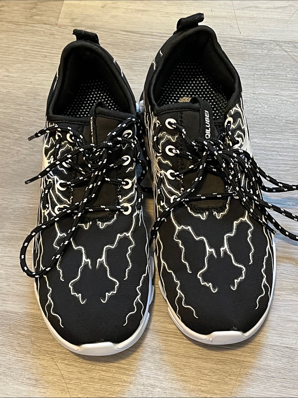 Men's Black Athletic Sneakers with White Lightning Detail